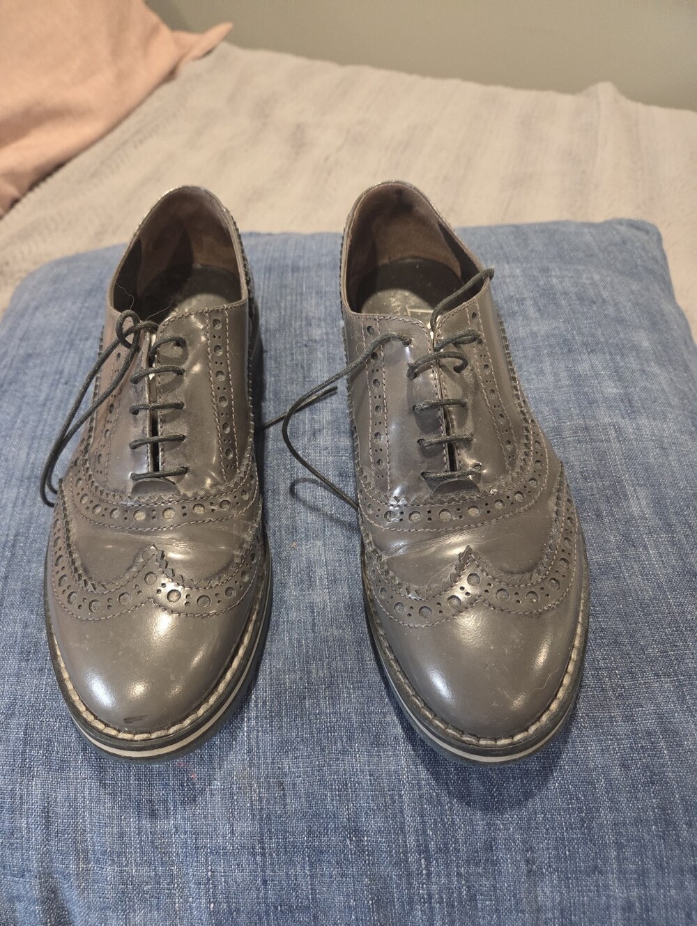 Classic Women's Brogue Oxford Lace-Up Shoes in Gray